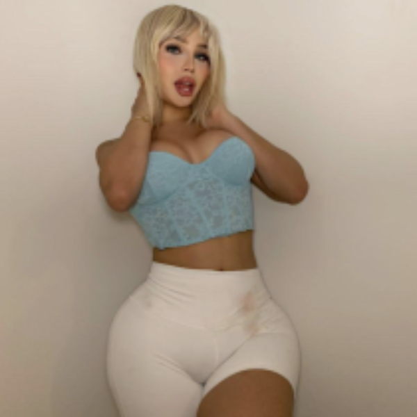 Bianca, 28